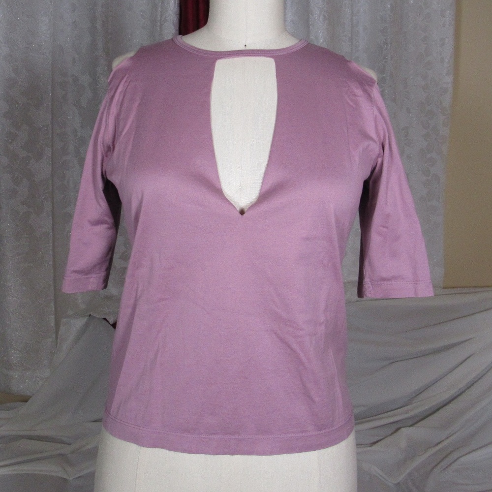 Cold shoulder tee, cut out tee